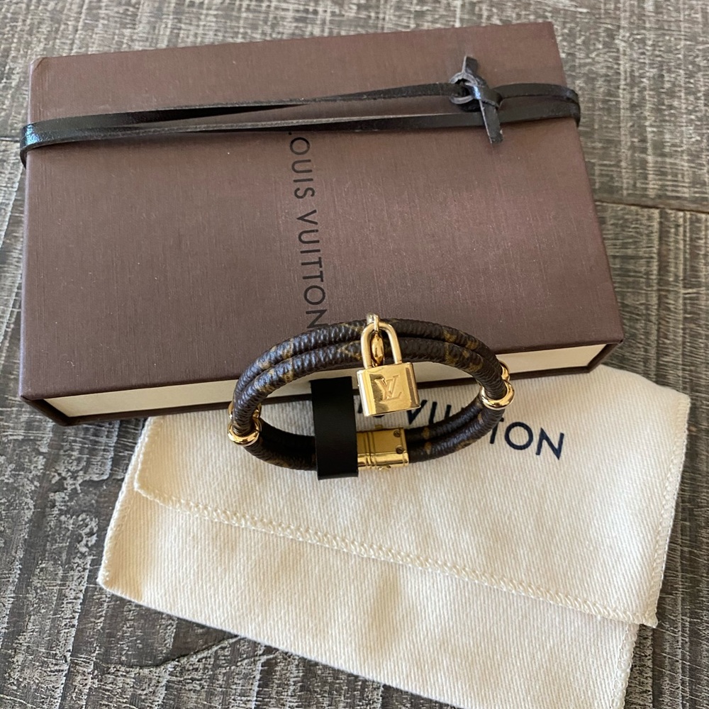 Louis Vuitton keepit Twice Bracelet 17